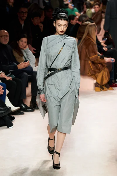 Look 14